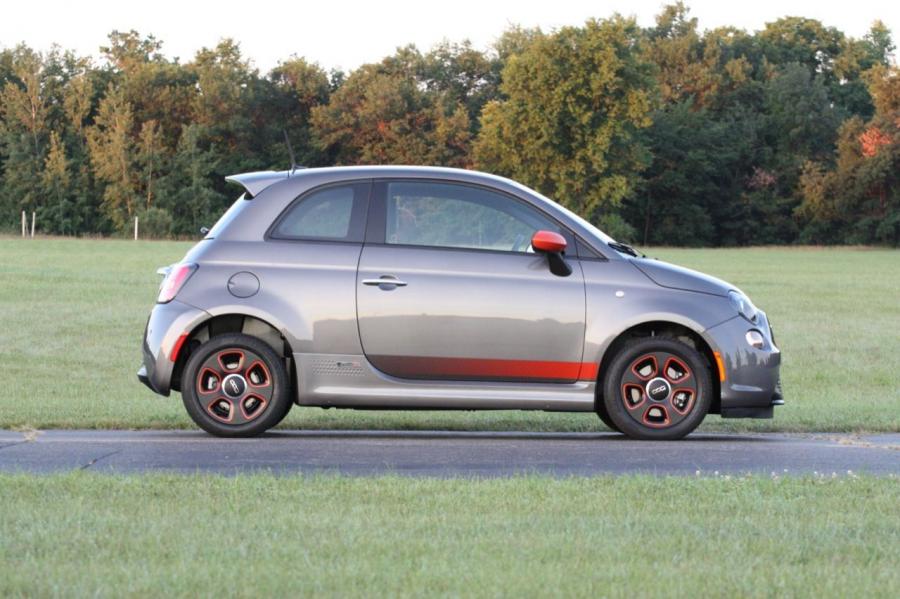  Fiat 500e 2013 года  (фото 137 из 141)
